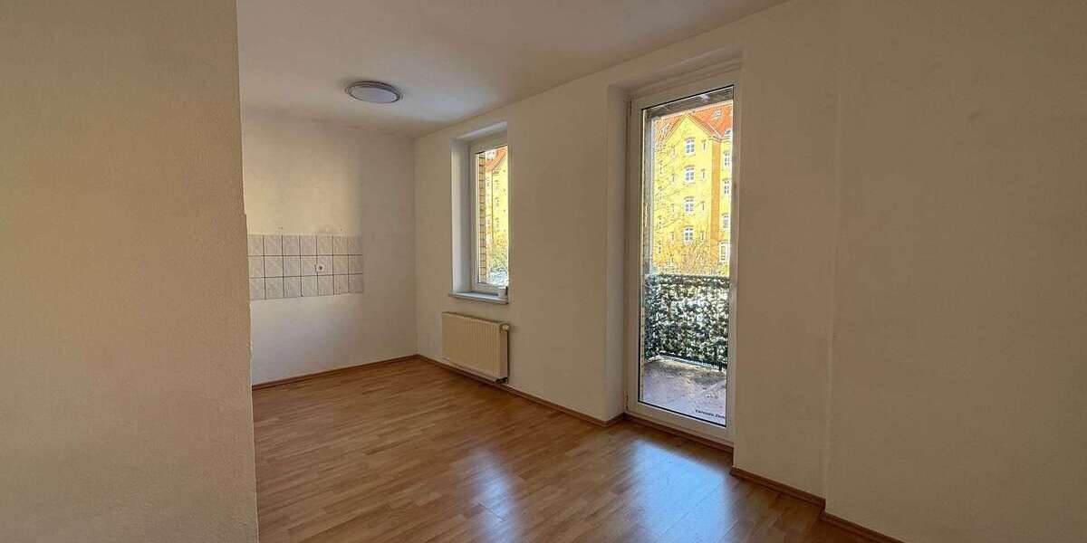 Etagenwohnung Plauen - 3 Zimmer, 64 m&sup2;, 320&euro; | Angebot:26963443