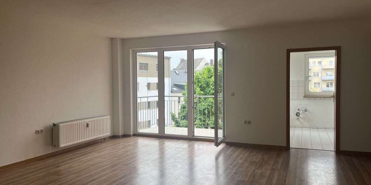 Etagenwohnung Plauen Schloßberg - 3 Zimmer, 75 m&sup2;, 400&euro; | Angebot:26754875